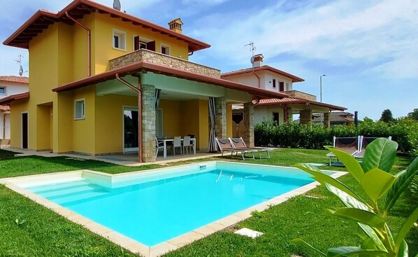 Piscine extérieure, piscine chauffée