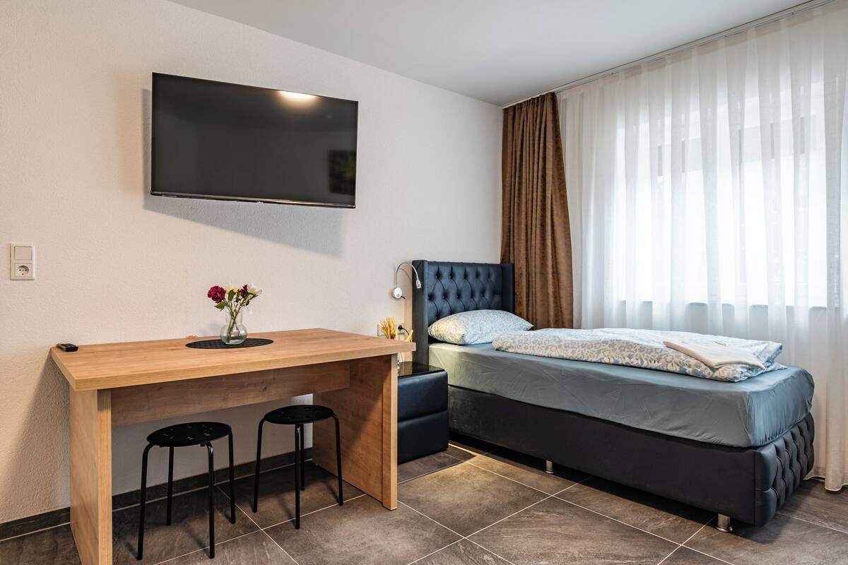 Comfort Quadruple Room | Individually furnished, desk, laptop workspace, free WiFi