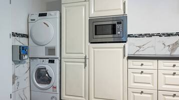 Mikrowelle, Ofen, Herdplatte, Geschirrspüler