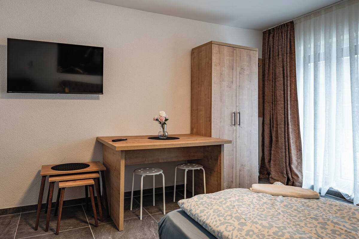 Comfort Triple Room | Individually furnished, desk, laptop workspace, free WiFi