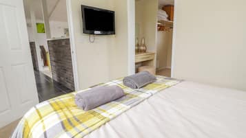 2 bedrooms, individually decorated, individually furnished, free WiFi