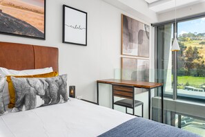 In-room safe, laptop workspace, iron/ironing board, free WiFi
