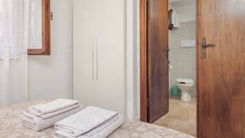 2 Schlafzimmer, BĂŒgeleisen/BĂŒgelbrett, kostenloses WLAN, BettwĂ€sche