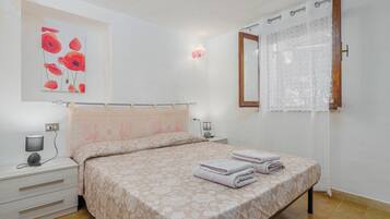 2 camere, ferro/asse da stiro, Wi-Fi gratuito, lenzuola