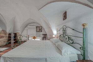 2 bedrooms, iron/ironing board, free WiFi, bed sheets - Holiday Home 'Casa Giulia' with Garden & Wi-Fi (veglie)