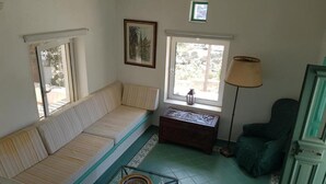 Apartment | Living room - Impeccable Apartment in Platis Gialos, Greece (Sifnos)