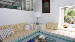 Apartment | Living room - Impeccable Apartment in Platis Gialos, Greece (Sifnos)