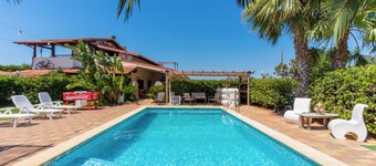 Holiday Home 'Villa Relax Due' with Shared Pool & Wi-Fi