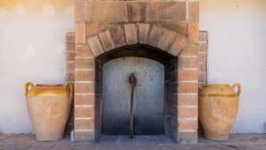 A brick fireplace with two large terracotta pots on either side. - Holiday Home 'Villa Relax Due' with Shared Pool & Wi-Fi (Galatone)