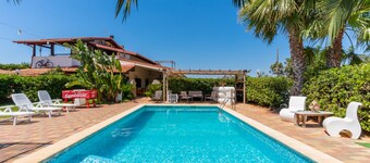 Holiday Home 'Villa Relax' with Shared Pool & Wi-Fi