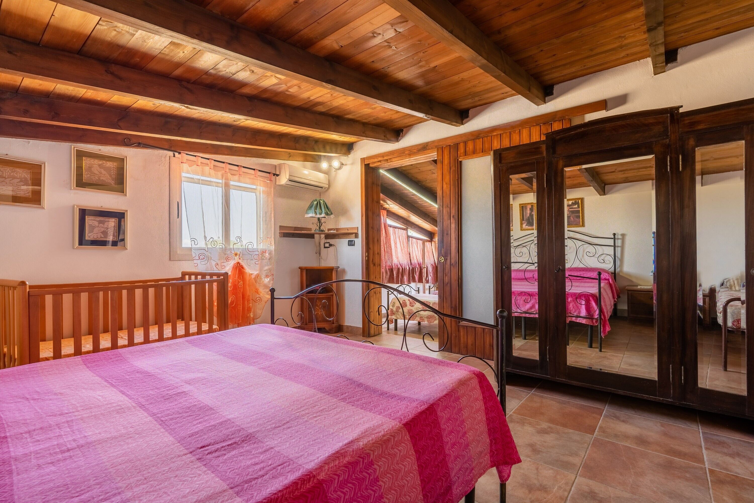 2 sovrum, strykjärn/strykbräda, gratis wi-fi och sängkläder