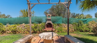 Holiday Home 'Villa Relax' with Shared Pool & Wi-Fi