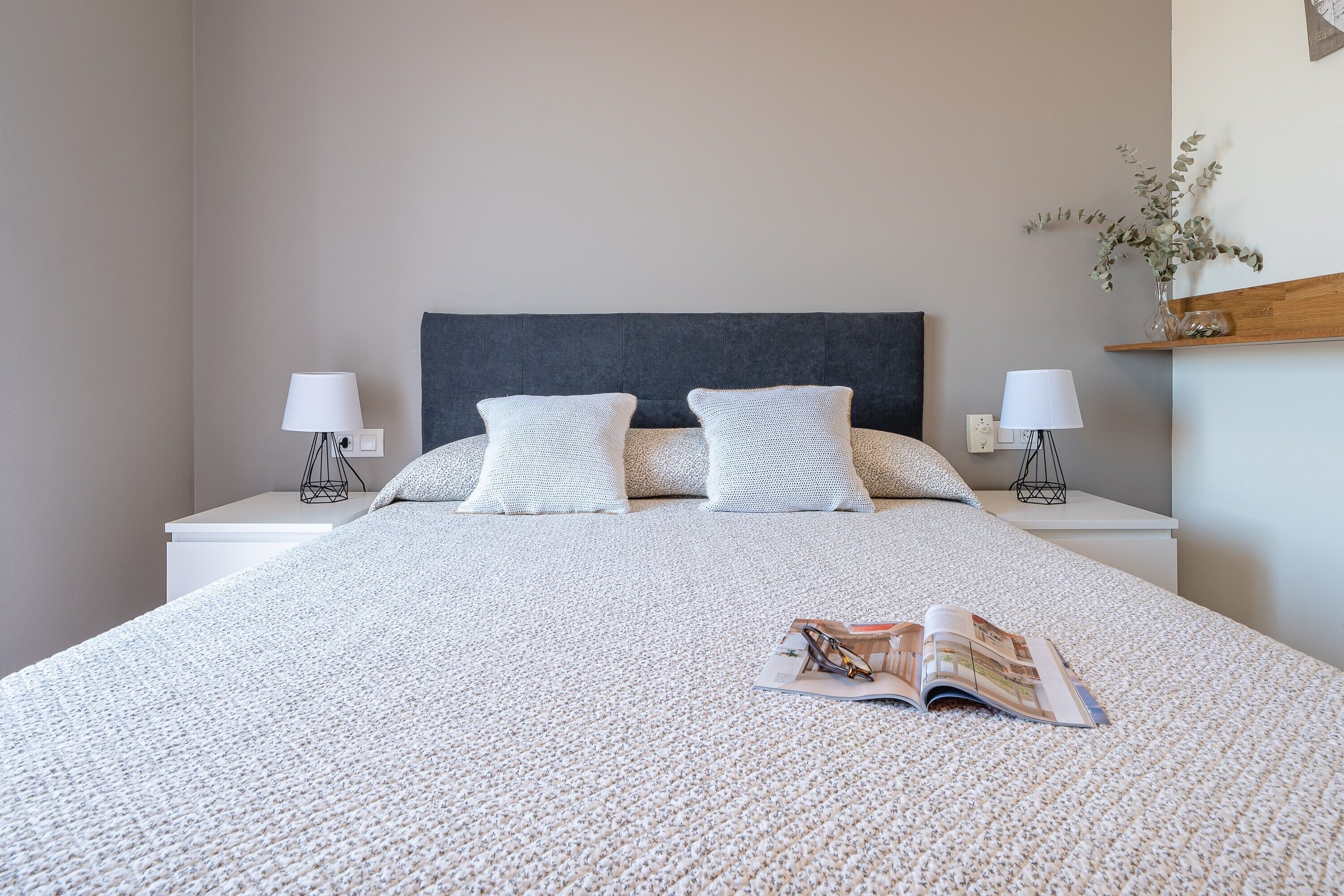 3 slaapkamers, een strijkplank/strijkijzer, gratis wifi, beddengoed