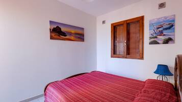 2 bedrooms, iron/ironing board, bed sheets