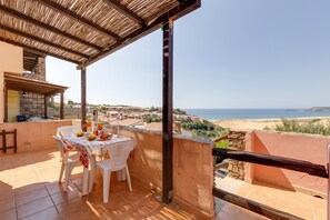 Outdoor dining - Apartment 'Torre dei Corsari - Dune d'Oro' with Sea View & Terrace (Torre dei corsari)