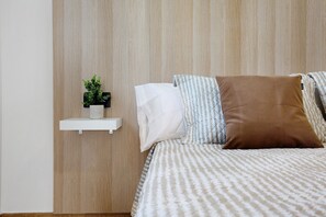 1 habitación, tabla de planchar con plancha, wifi gratis y ropa de cama 