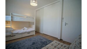 2 habitaciones, cuna de viaje, wifi y ropa de cama 