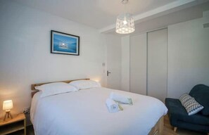 2 habitaciones, cuna de viaje, wifi y ropa de cama 