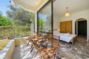 1 bedroom, free WiFi, bed sheets - Studio Apartment 'Alexandra Studio 8' with Private Balcony & Wi-Fi (Lefkimmi)