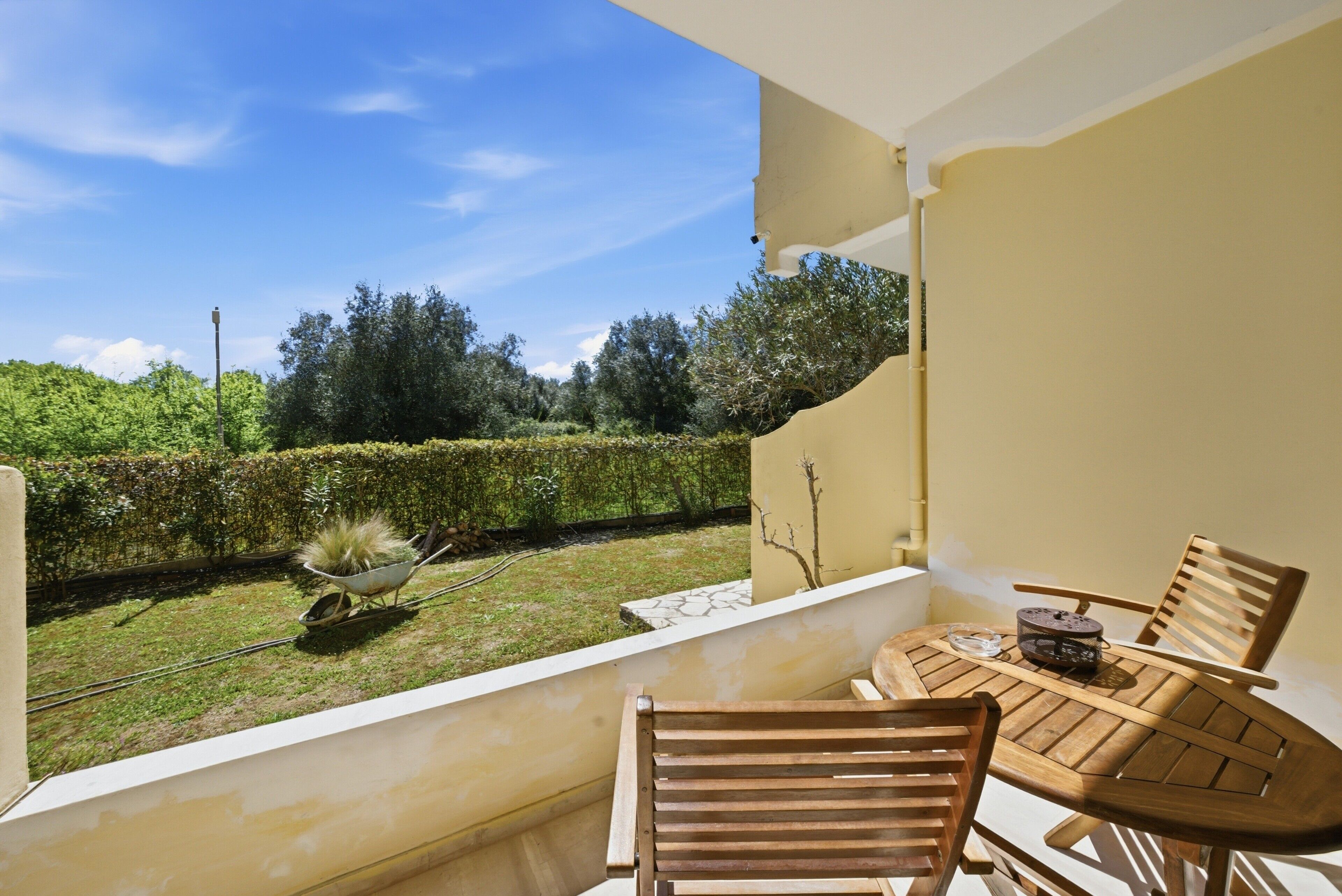 屋外ダイニングエリア