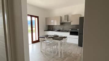 Frigorífic, microones, forn i placa de cuina