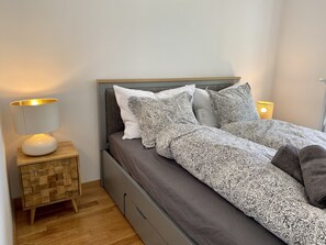 3 quartos, ferros/tábuas de passar roupa, Wi-Fi, roupa de cama