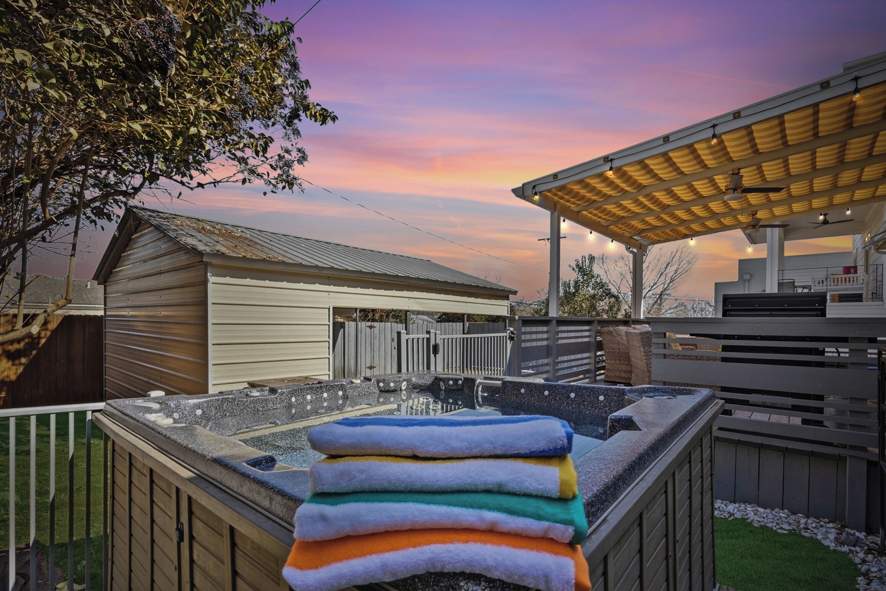 Banyera d'hidromassatge a l'aire lliure