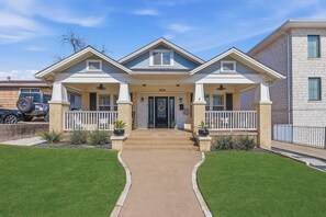 Exterior - Hot Tub | Steps to Dickies Arena | Private Parking (Fort Worth)