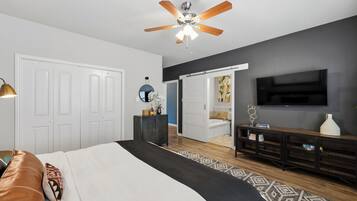 4 bedrooms, desk, iron/ironing board, travel crib