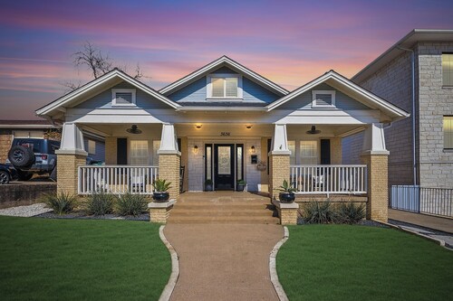 Hot Tub | Steps to Dickies Arena | Private Parking