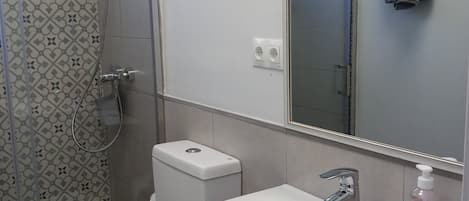 Shower, hair dryer, towels, toilet paper