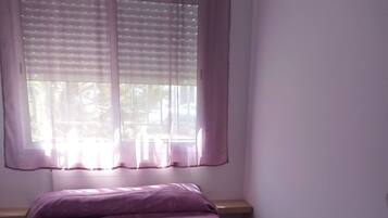 3 bedrooms, iron/ironing board, travel crib, free WiFi