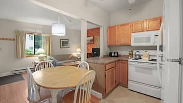 Coffee/tea maker, fridge, microwave, oven