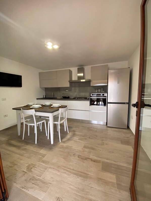 Fridge, microwave, oven, stovetop - Vacation home (Cardedu)