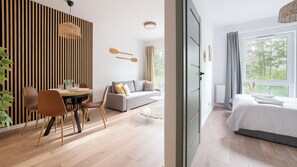 Apartment (42E) | Living area | Plasma TV