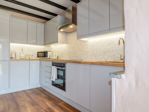 Kühlschrank, Geschirrspüler, Wasserkocher, Toaster