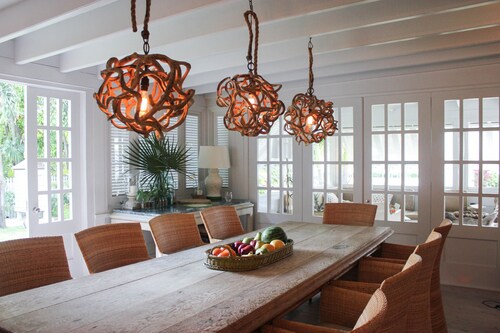 Luxury Holiday Estate with Pool, minutes walk from Pink Sands beach
