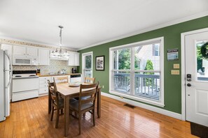 Fridge, microwave, oven, stovetop - Piper's Landing (Gatlinburg)