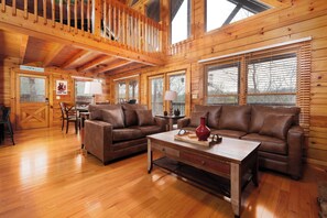 TV, fireplace - Beary Relaxing (Pigeon Forge)