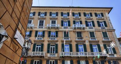 La finestra sul cortile di Via Roma by Wonderful Italy