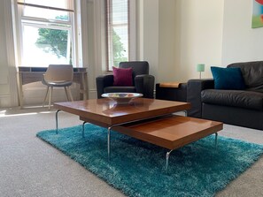 Departamento, varias camas | Sala de estar