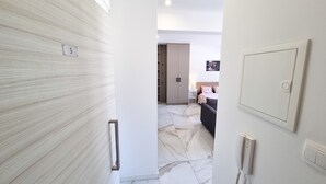Ảnh chưa phân loại, 2 trong số 8 ảnh, nút