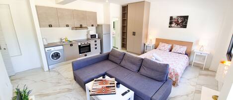 Estudio básico | Escritorio y espacio para trabajar con un portátil