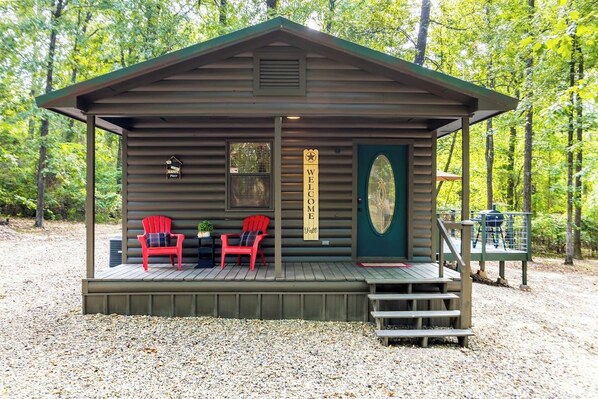 Terrace/patio - The Lazy Pinecone-1 Bed/1 Bath (Broken Bow)