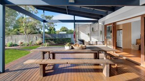 Outdoor dining - Quay Haven – complete relaxation & fun (Callala Beach)
