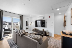 Condo, 3 Bedrooms | Living area | 36-inch Smart TV with digital channels, TV