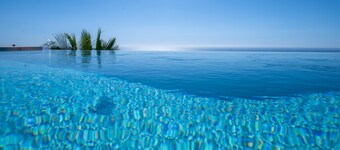 Luxurious villa with Jacussi