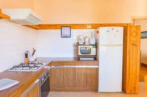 Réfrigérateur, micro-ondes, four, cafetière/bouilloire
