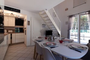 Dining - 800m from the beach, house for 6 with a pool (Saint-Hilaire-de-Riez)