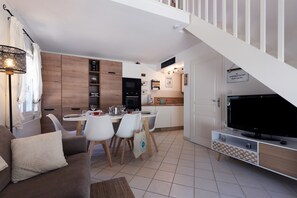 TV - 800m from the beach, house for 6 with a pool (Saint-Hilaire-de-Riez)